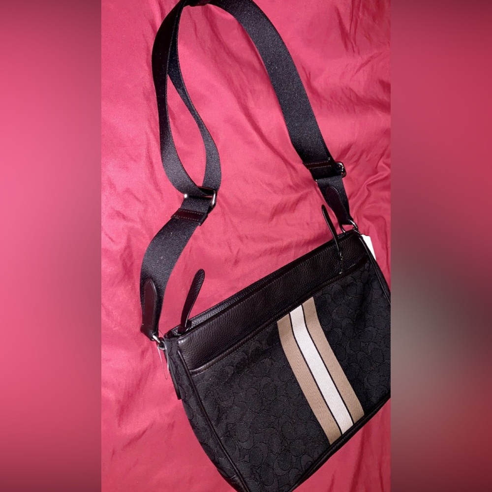 Coach bag brand never never opened/never worn /never tried on etc